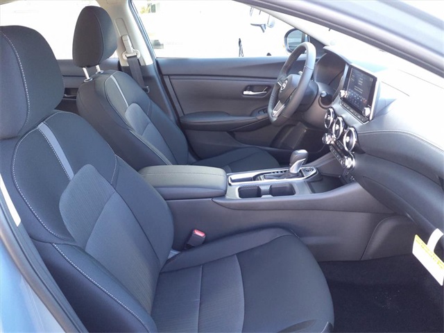 2025 Nissan Sentra SV photo 6