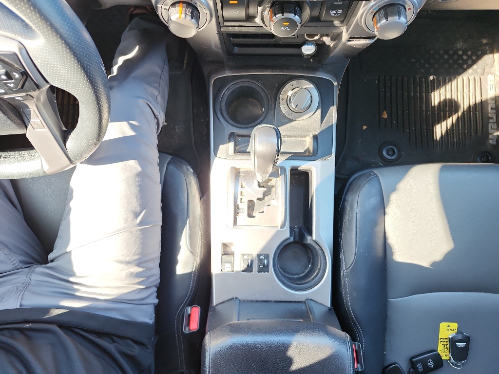 2020 Toyota 4Runner SR5 Premium photo 19