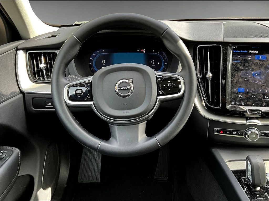 2025 Volvo XC60 B5 Plus photo 18