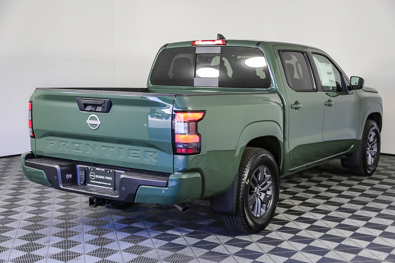 2025 Nissan Frontier SV photo 9