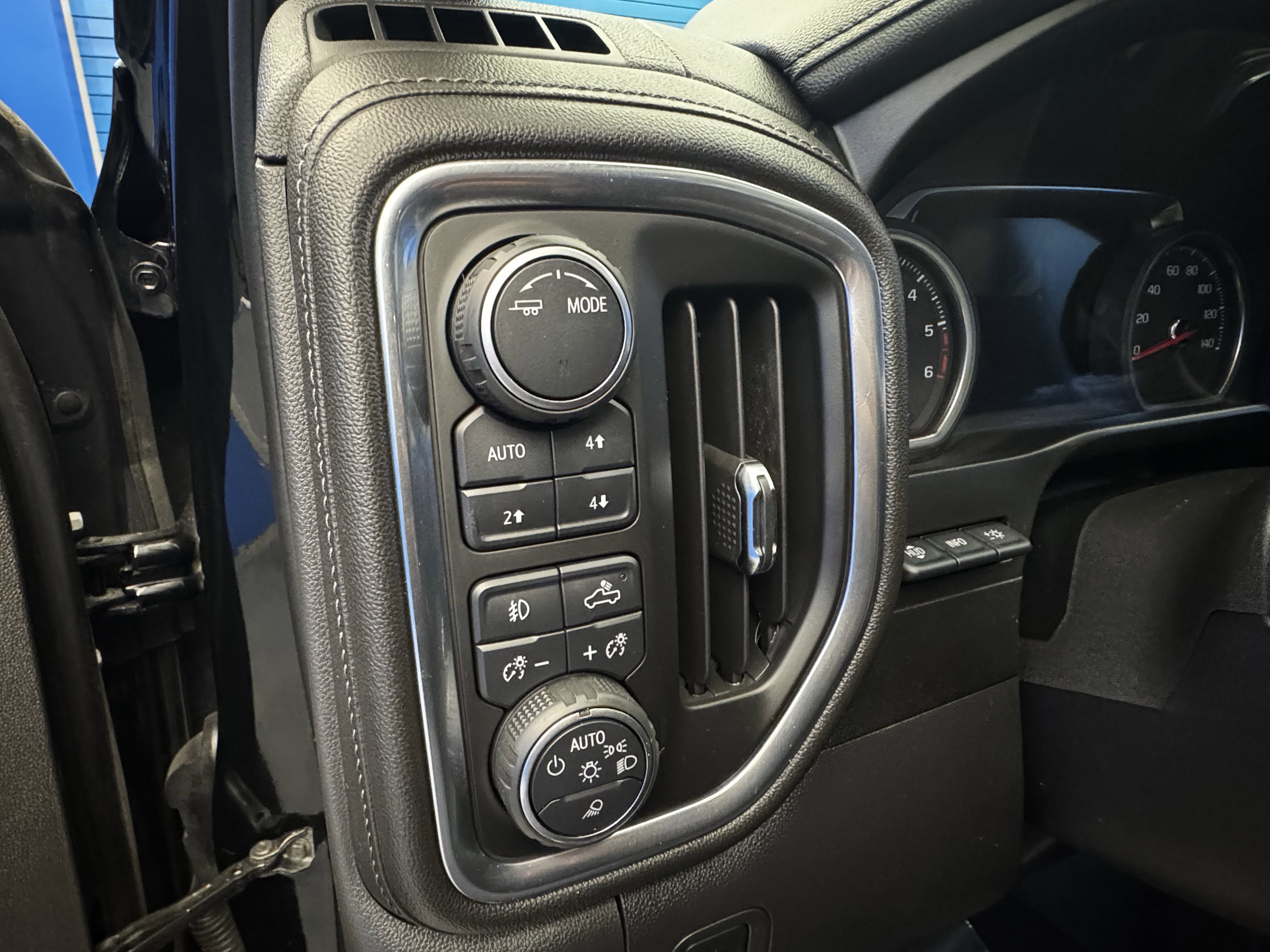 2020 Chevrolet Silverado 1500 High Country photo 5