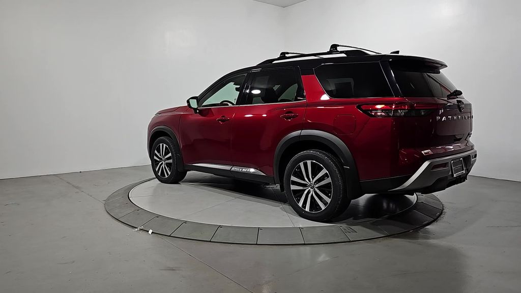 2025 Nissan Pathfinder Platinum photo 3