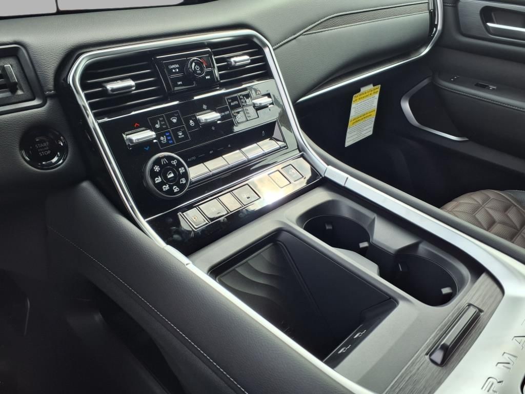 2025 Nissan Armada Platinum Reserve photo 7