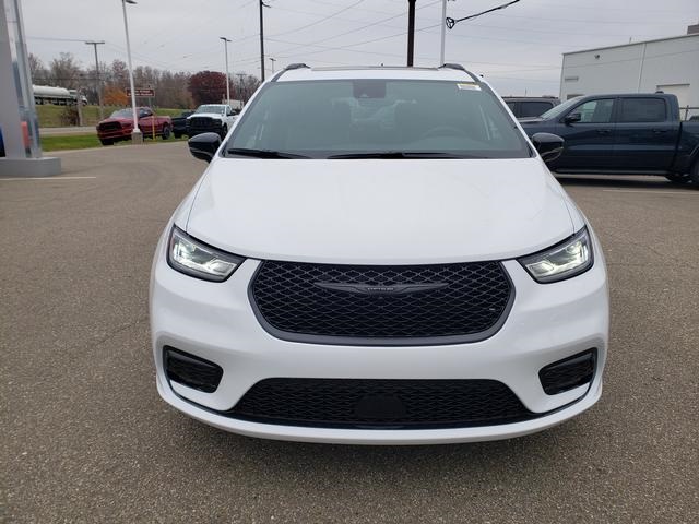 2026 Chrysler Pacifica Limited photo 2