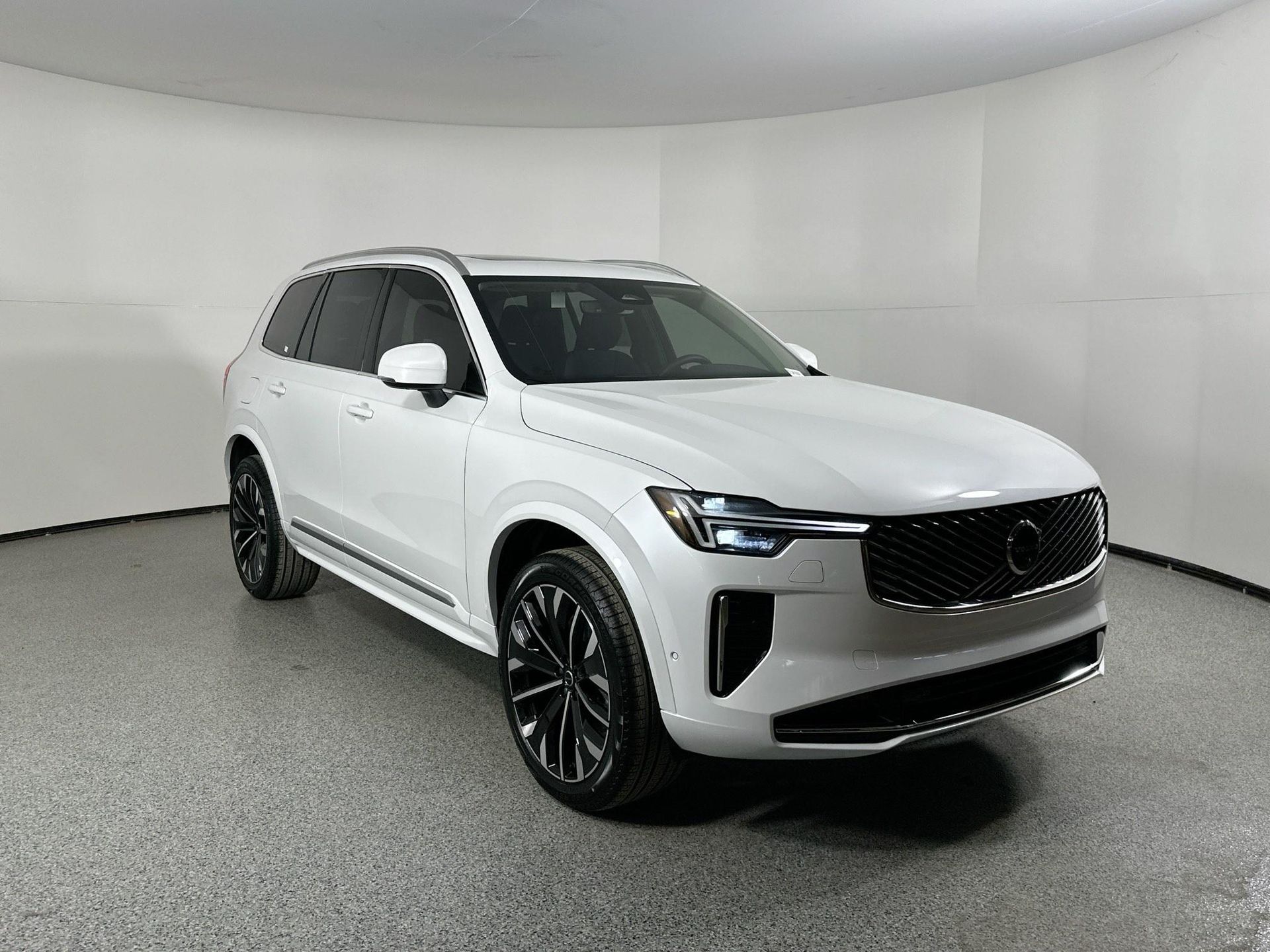 2025 Volvo XC90 AWD Plus photo 3