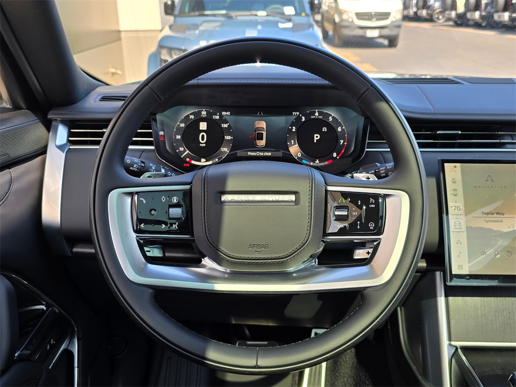 2025 Land Rover Range Rover SE photo 11
