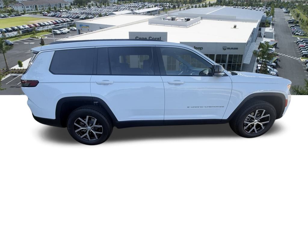 2025 Jeep Grand Cherokee Limited photo 3
