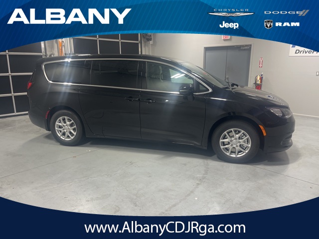 2025 Chrysler Voyager LX's photo