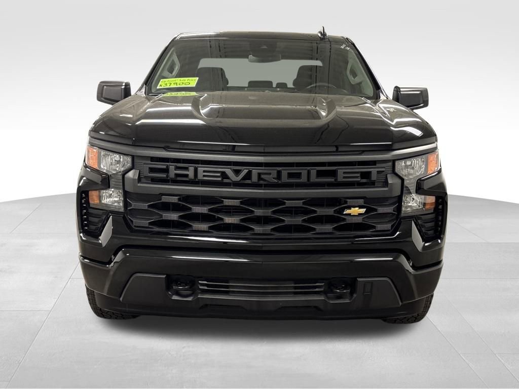 2025 Chevrolet Silverado 1500 Custom photo 3