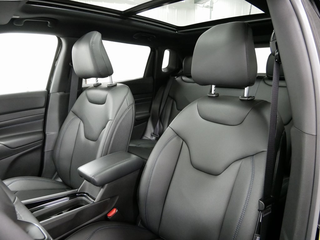 2025 Jeep Compass Limited photo 8
