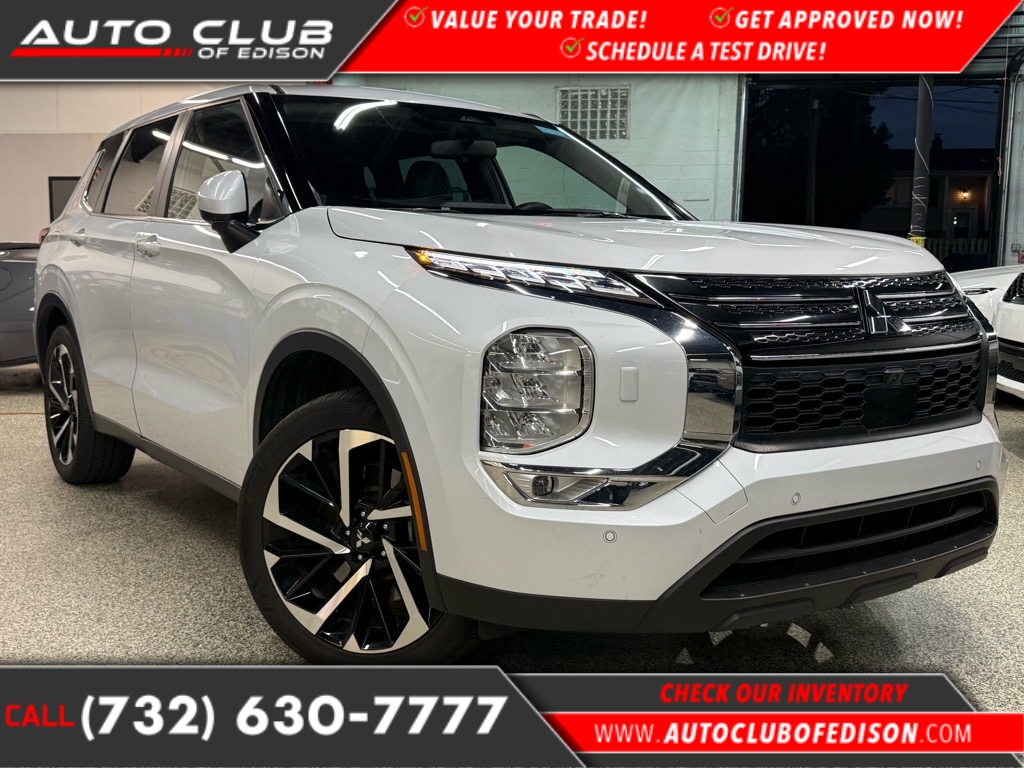 2023 Mitsubishi Outlander SE's photo