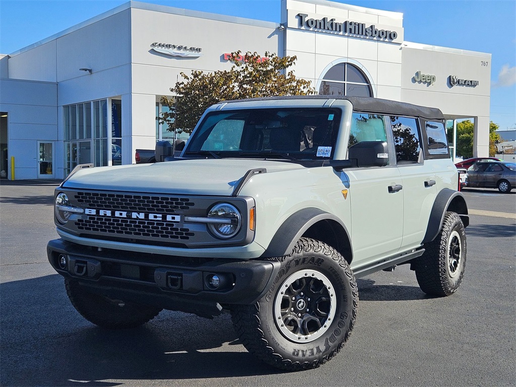 2023 Ford Bronco Badlands photo 2