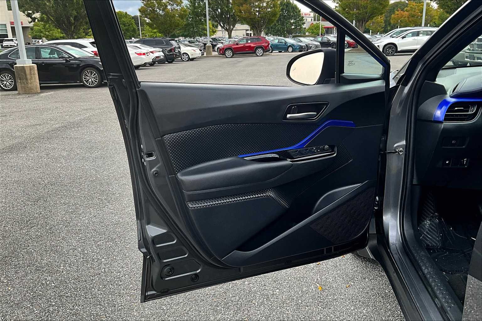2021 Toyota C-HR XLE photo 20