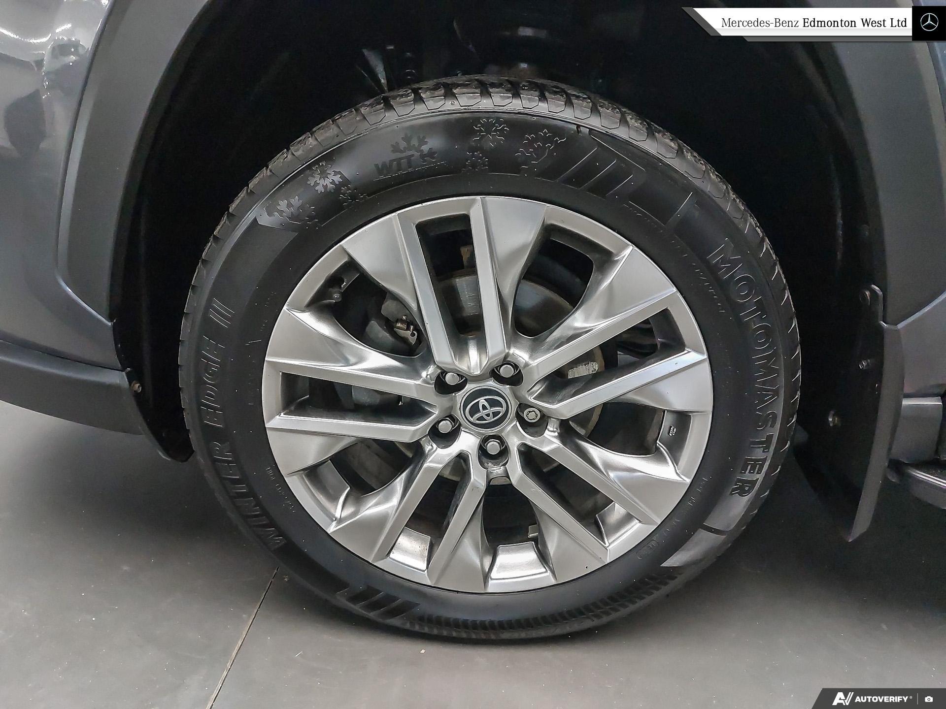 2019 Toyota RAV4 Limited photo 4