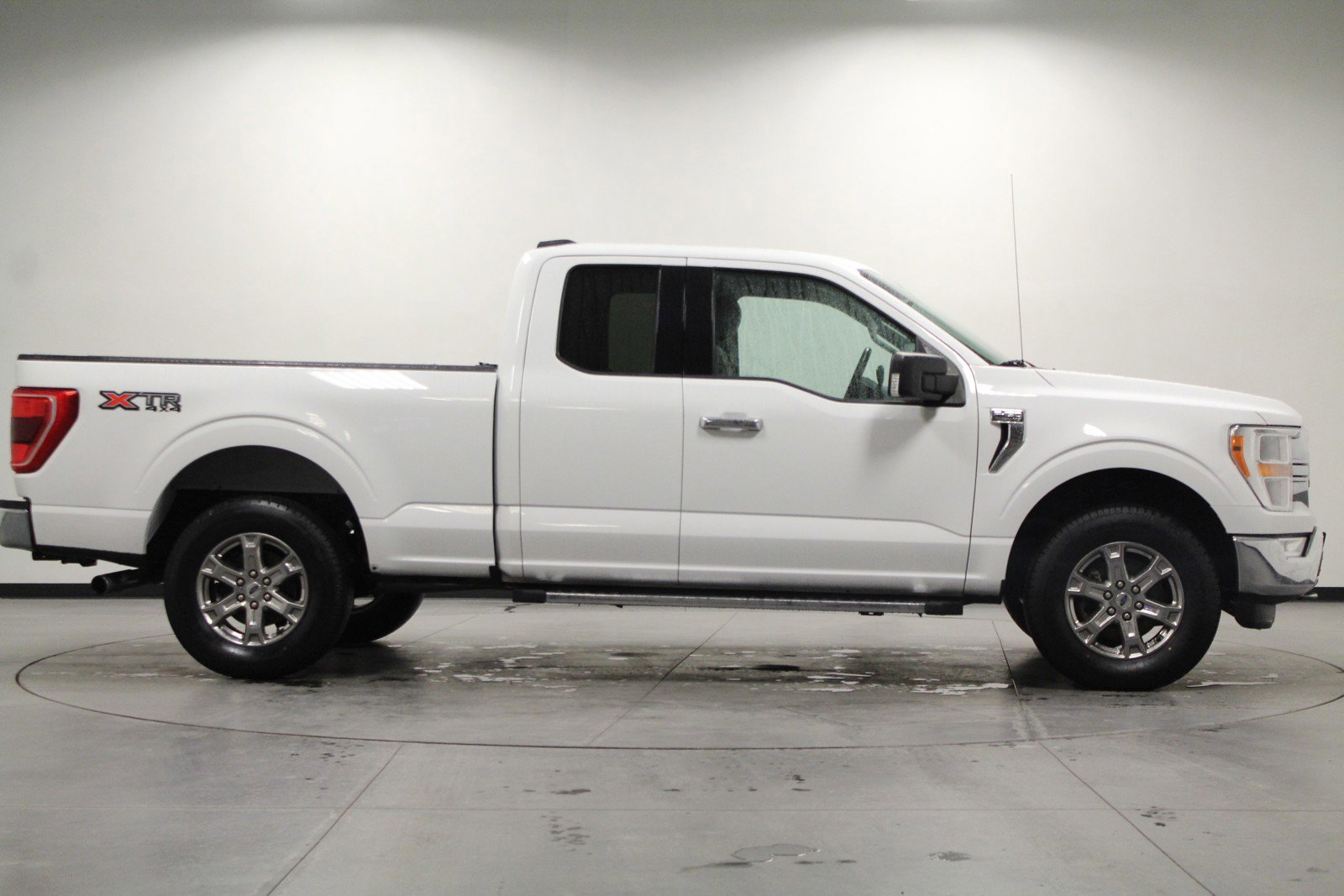 2021 Ford F-150 XLT photo 2