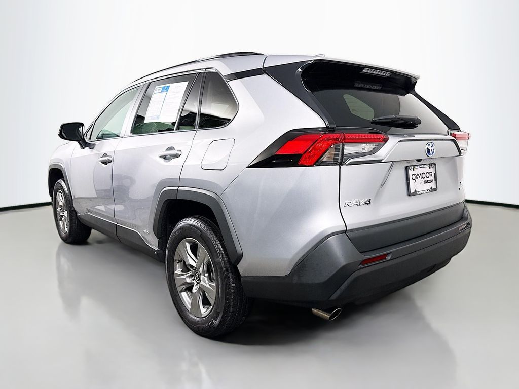 2024 Toyota RAV4 Hybrid XLE photo 3