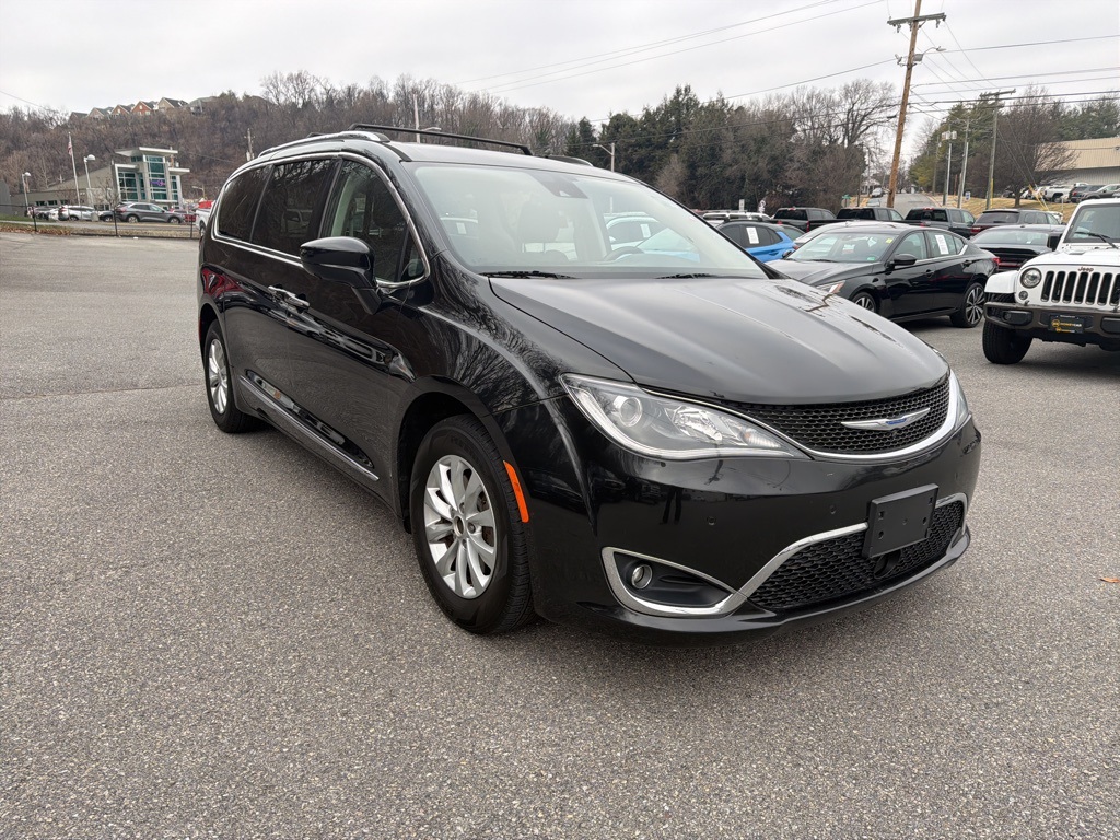 2018 Chrysler Pacifica Touring L Plus's photo