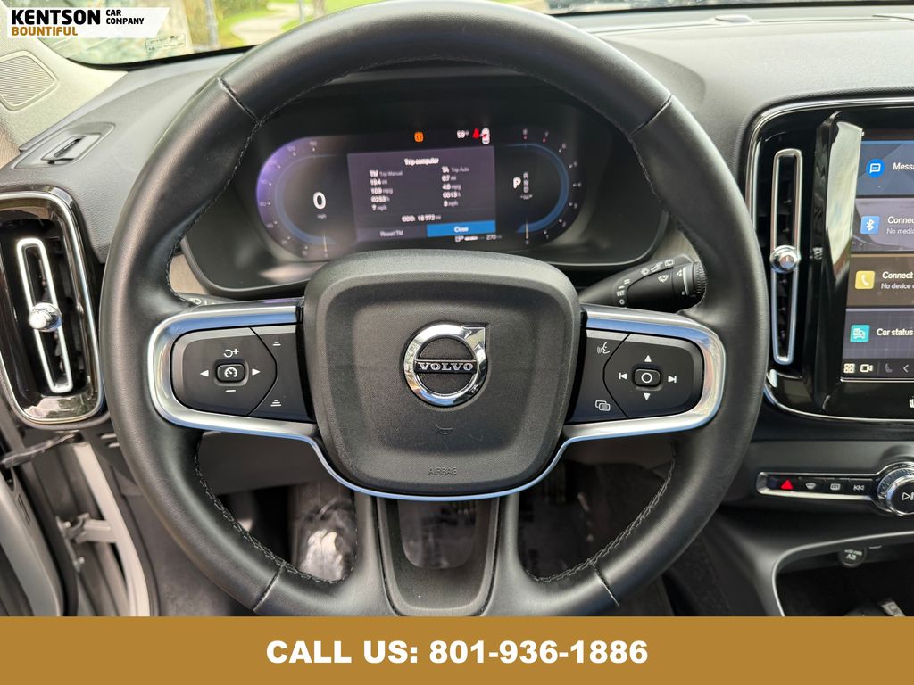 2025 Volvo XC40 Plus photo 17