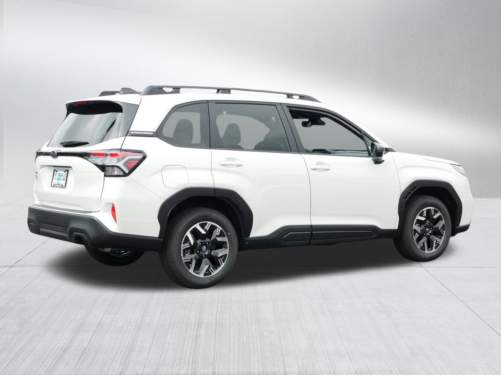 2025 Subaru Forester Premium photo 4