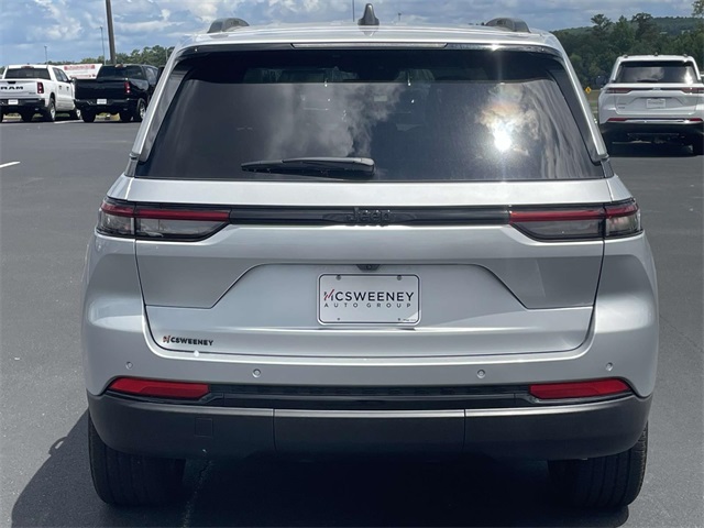 2025 Jeep Grand Cherokee Altitude photo 4