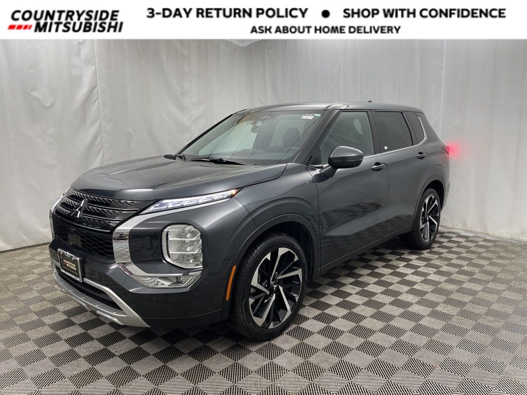 2024 Mitsubishi Outlander SE's photo