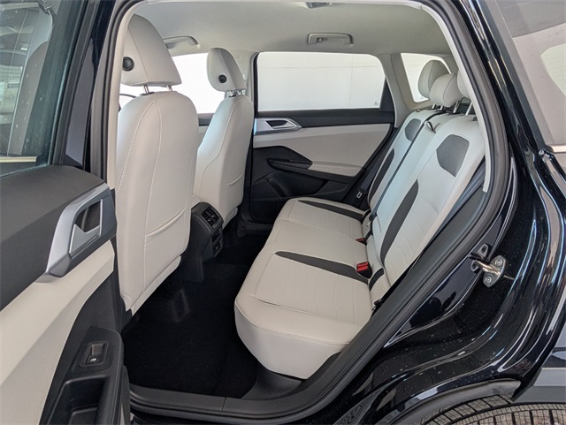 2025 Volkswagen Taos SE photo 3
