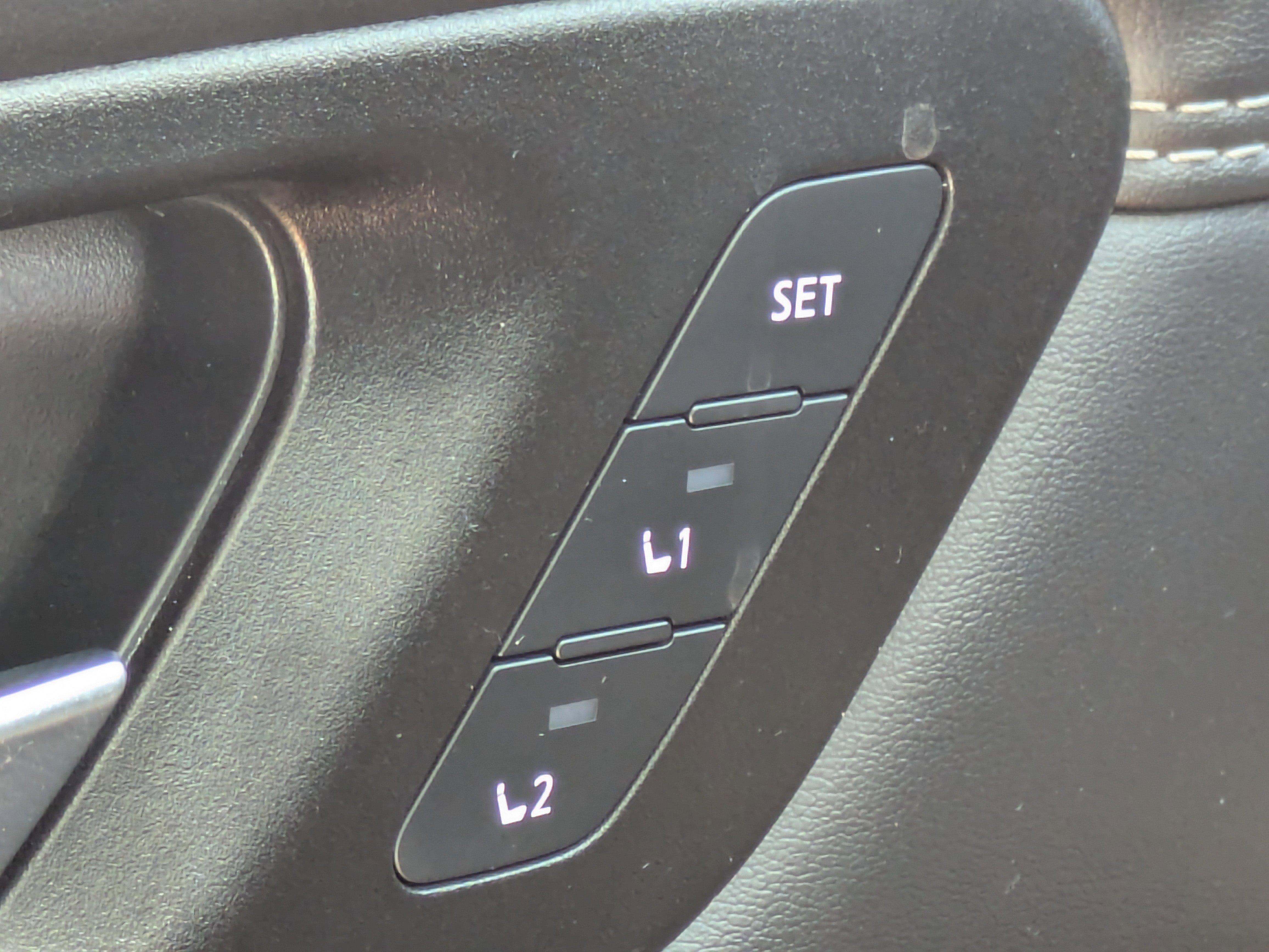 2023 Nissan Pathfinder Platinum photo 9