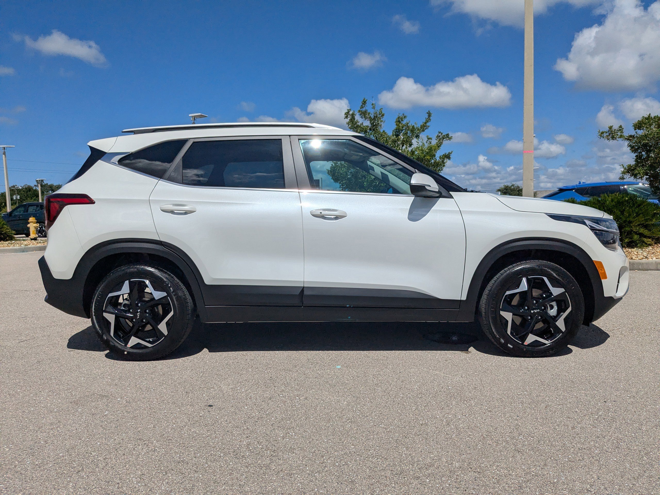 2026 Kia Seltos EX photo 2