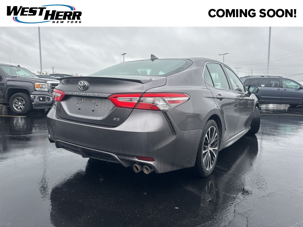 2019 Toyota Camry SE XLE photo 3