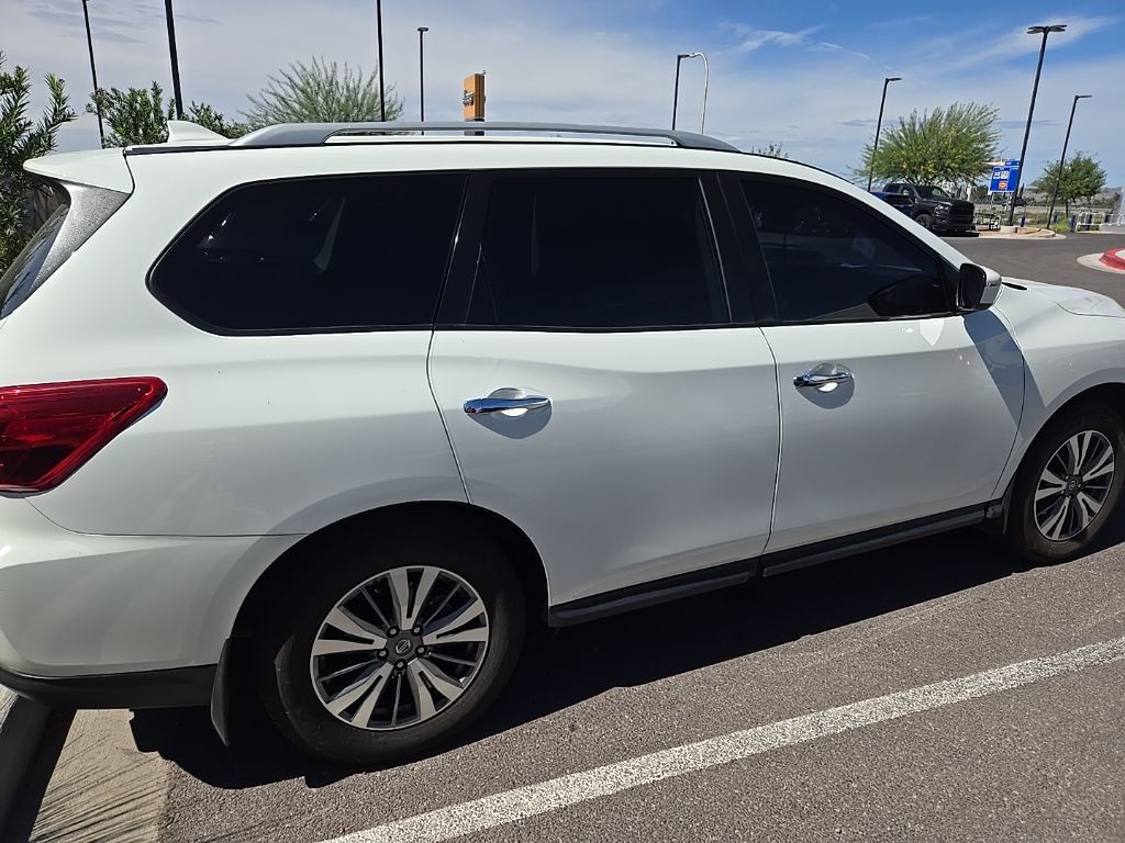 2020 Nissan Pathfinder SV photo 6