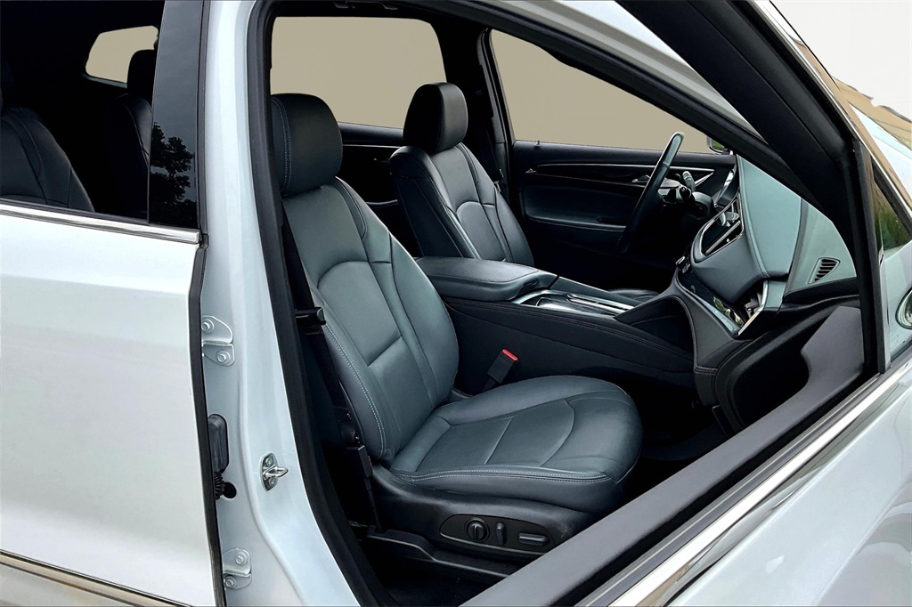 2023 Buick Enclave Essence photo 4