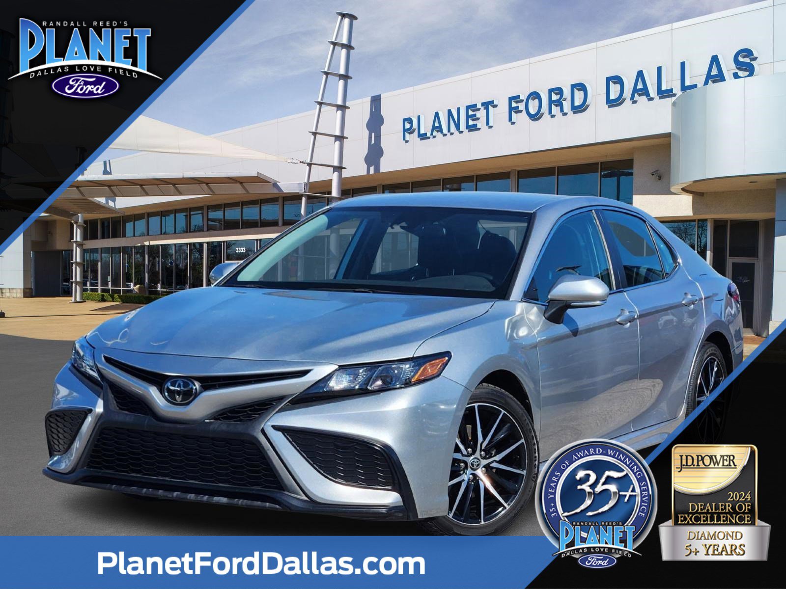 2023 Toyota Camry SE's photo