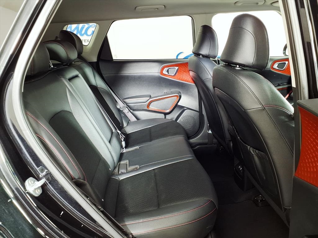 2023 Kia Soul GT-Line photo 10