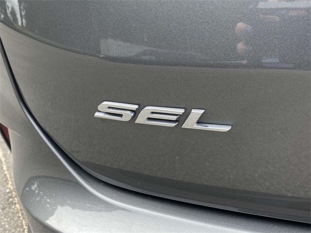 2022 Ford Edge SEL photo 4