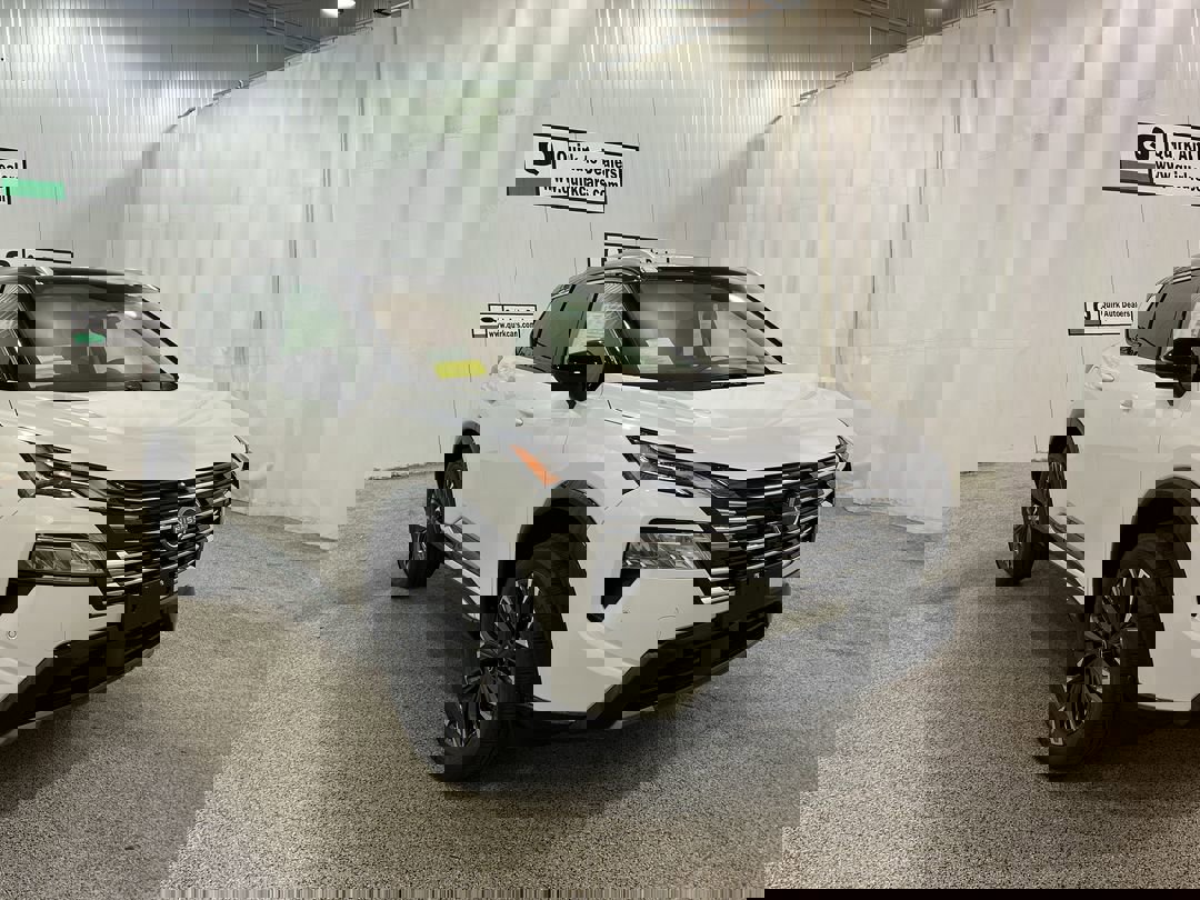 2026 Nissan Rogue Platinum photo 2