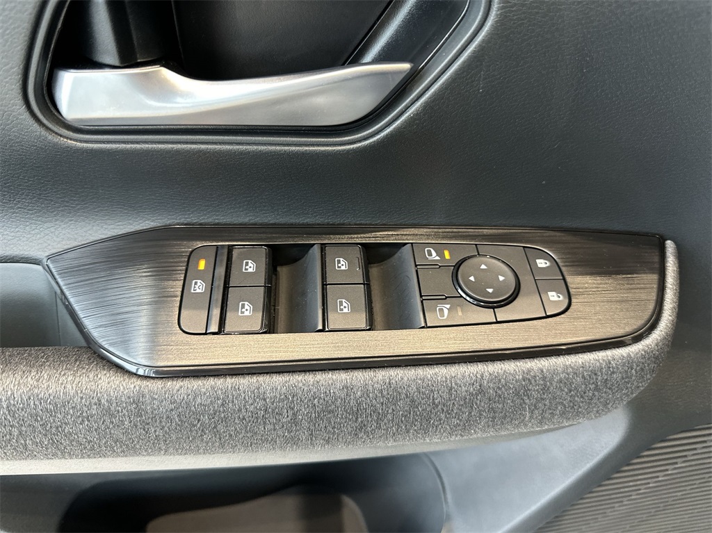 2025 Nissan Kicks SV photo 4