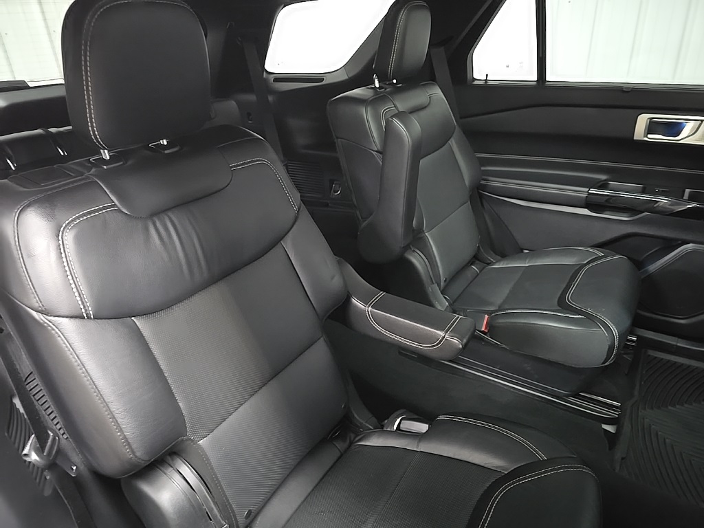 2022 Ford Explorer ST photo 17