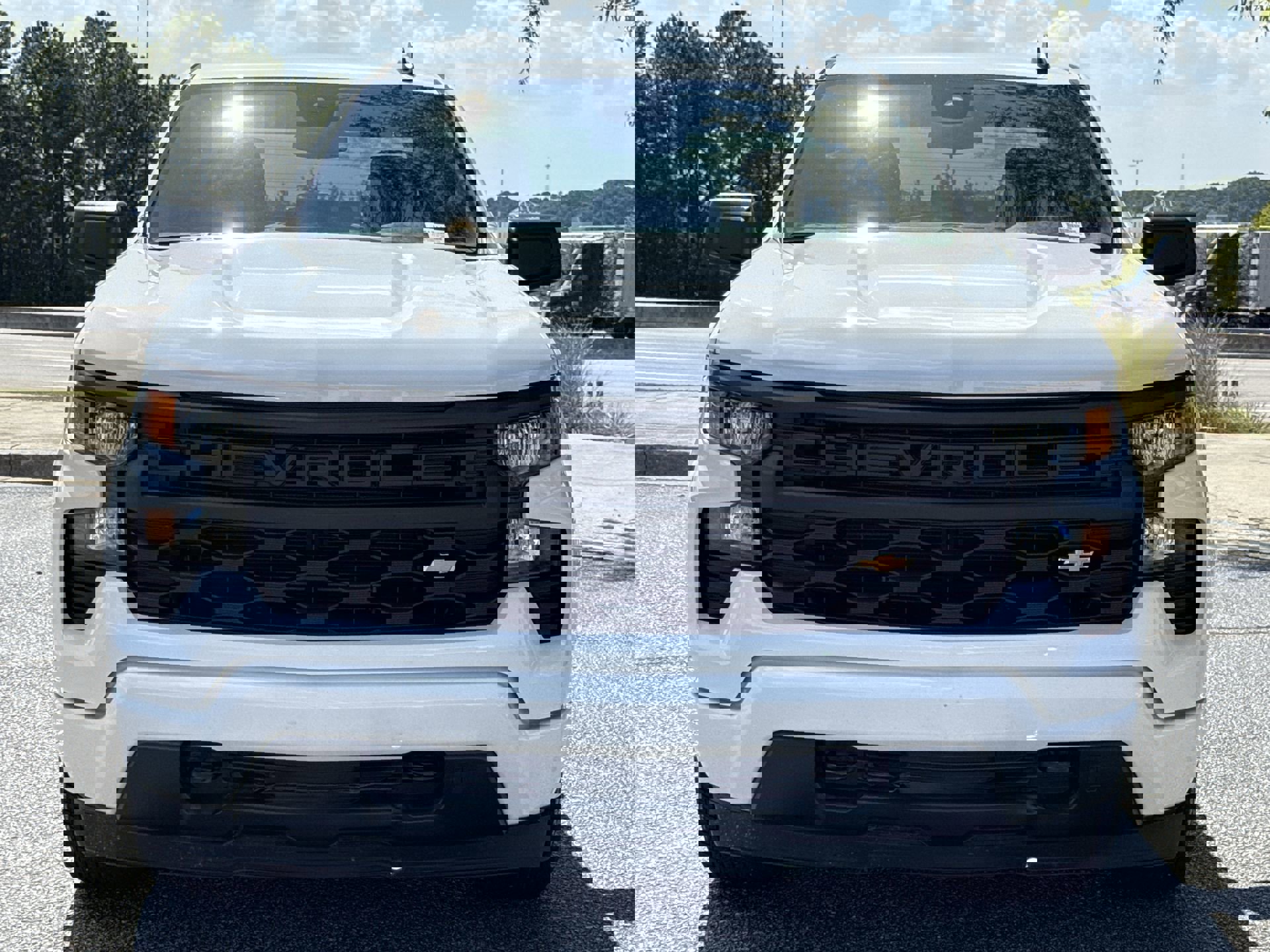 2023 Chevrolet Silverado 1500 Custom photo 2