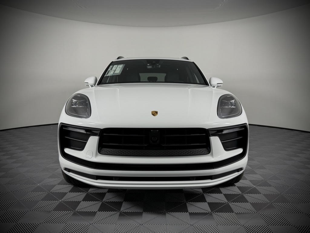 2025 Porsche Macan T photo 8