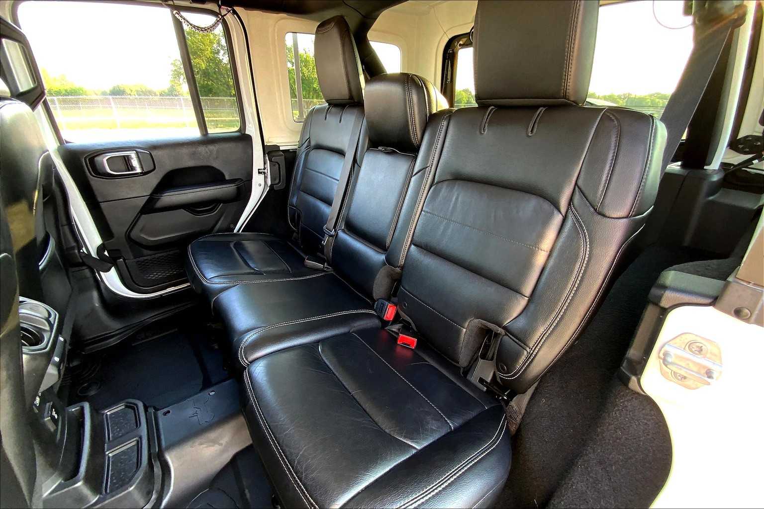 2018 Jeep Wrangler Unlimited Sahara photo 18