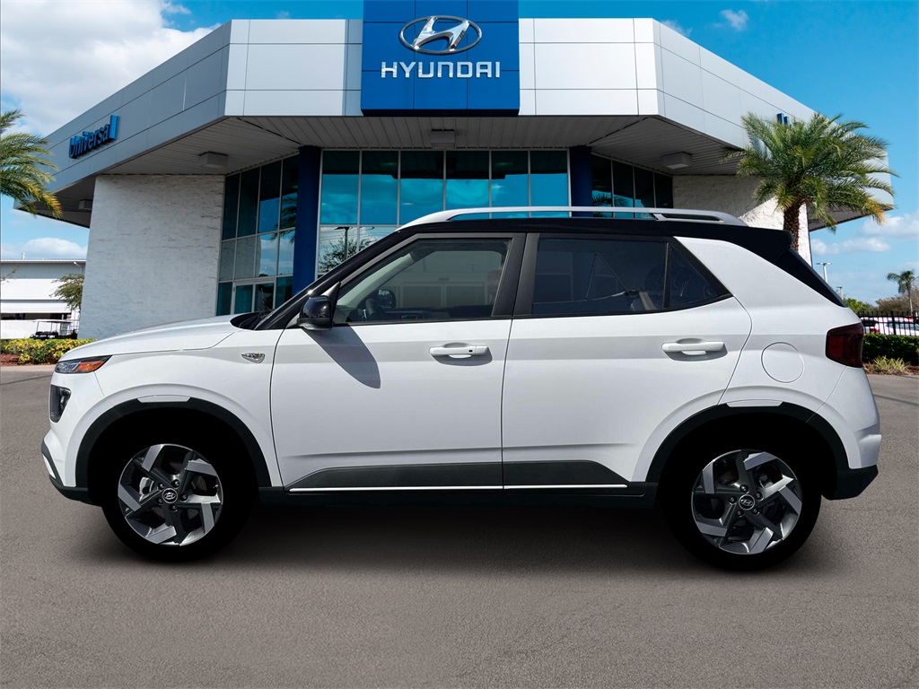 2026 Hyundai Venue SEL photo 3