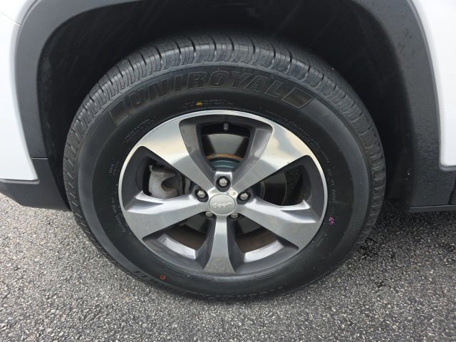 2019 Jeep Cherokee Limited photo 3