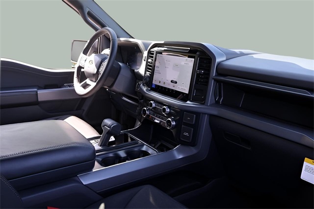 2025 Ford F-150 XLT photo 17