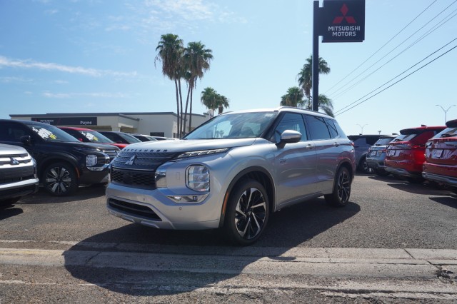2025 Mitsubishi Outlander Plug-in Hybrid SEL's photo