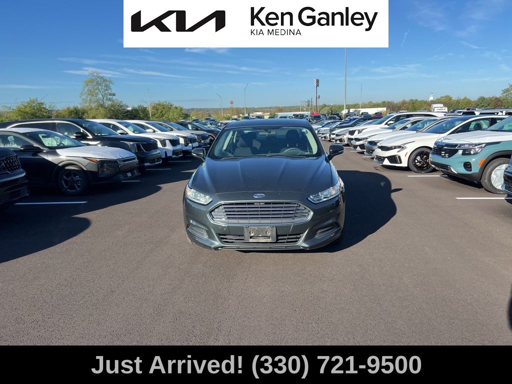 2015 Ford Fusion SE photo 2