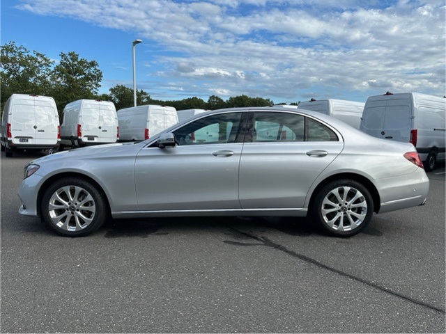 2019 Mercedes Benz E 300 4MATIC photo 3