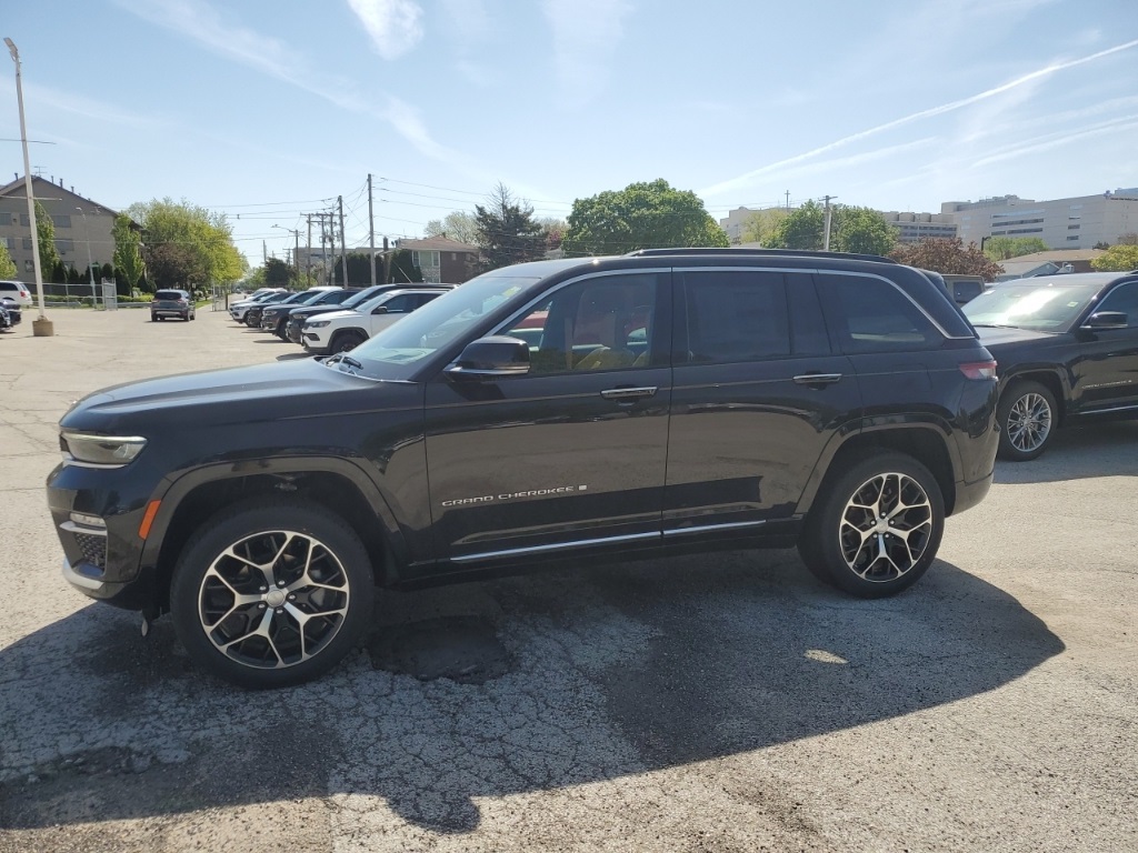 2025 Jeep Grand Cherokee Summit Reserve photo 4