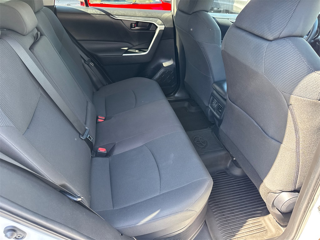 2021 Toyota RAV4 Hybrid LE photo 13