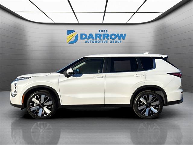 2025 Mitsubishi Outlander SE photo 2