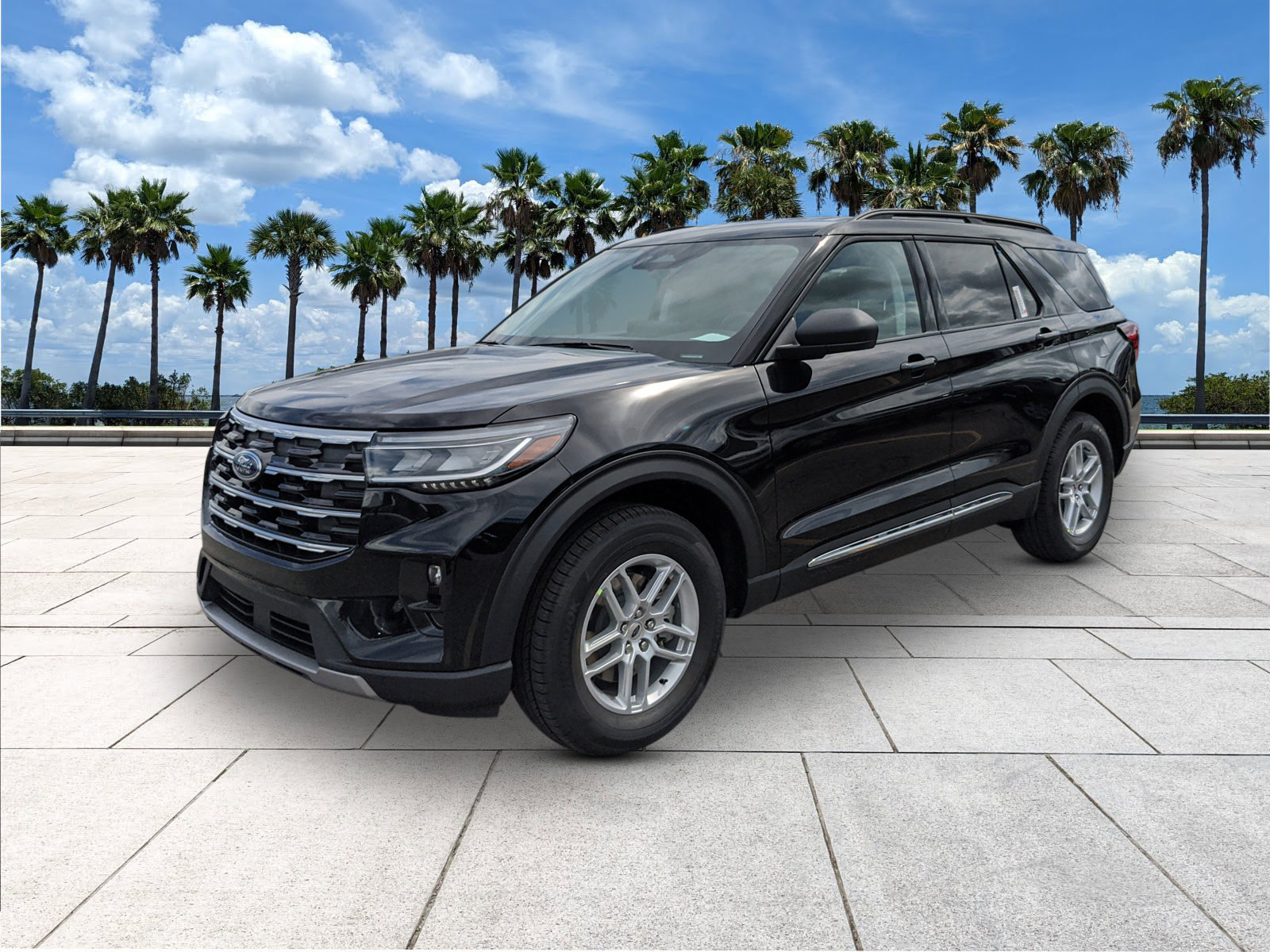 2025 Ford Explorer photo 2